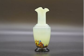 昭和レトロ　戦前　大正　可愛らしいデザインの古いマーブルガラス花瓶2個セット(フリル、色被せ、一輪挿し、花入、花器、硝子、吹きガラス)(R-076456)