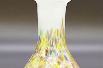 昭和レトロ　戦前　大正　可愛らしいデザインの古いマーブルガラス花瓶2個セット(フリル、色被せ、一輪挿し、花入、花器、硝子、吹きガラス)(R-076456)