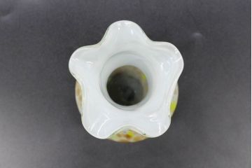 昭和レトロ　戦前　大正　可愛らしいデザインの古いマーブルガラス花瓶2個セット(フリル、色被せ、一輪挿し、花入、花器、硝子、吹きガラス)(R-076456)
