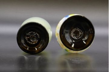 昭和レトロ　戦前　大正　可愛らしいデザインの古いマーブルガラス花瓶2個セット(フリル、色被せ、一輪挿し、花入、花器、硝子、吹きガラス)(R-076456)