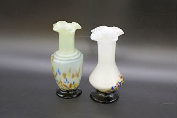 昭和レトロ　戦前　大正　可愛らしいデザインの古いマーブルガラス花瓶2個セット(フリル、色被せ、一輪挿し、花入、花器、硝子、吹きガラス)(R-076457)
