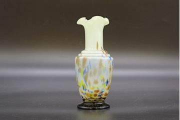 昭和レトロ　戦前　大正　可愛らしいデザインの古いマーブルガラス花瓶2個セット(フリル、色被せ、一輪挿し、花入、花器、硝子、吹きガラス)(R-076457)