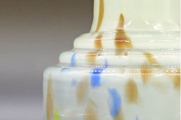 昭和レトロ　戦前　大正　可愛らしいデザインの古いマーブルガラス花瓶2個セット(フリル、色被せ、一輪挿し、花入、花器、硝子、吹きガラス)(R-076457)