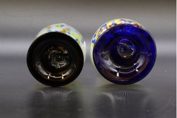昭和レトロ　戦前　大正　可愛らしいデザインの古いマーブルガラス花瓶2個セット(フリル、色被せ、一輪挿し、花入、花器、硝子、吹きガラス)(R-076457)