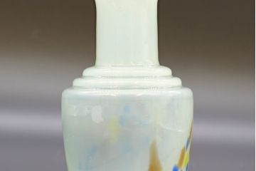昭和レトロ　戦前　大正　可愛らしいデザインの古いマーブルガラス花瓶2個セット(フリル、色被せ、一輪挿し、花入、花器、硝子、吹きガラス)(R-076458)