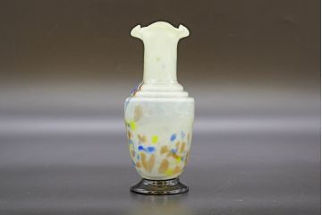 昭和レトロ　戦前　大正　可愛らしいデザインの古いマーブルガラス花瓶2個セット(フリル、色被せ、一輪挿し、花入、花器、硝子、吹きガラス)(R-076459)