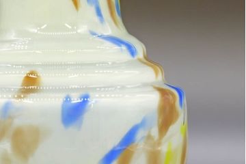 昭和レトロ　戦前　大正　可愛らしいデザインの古いマーブルガラス花瓶2個セット(フリル、色被せ、一輪挿し、花入、花器、硝子、吹きガラス)(R-076459)