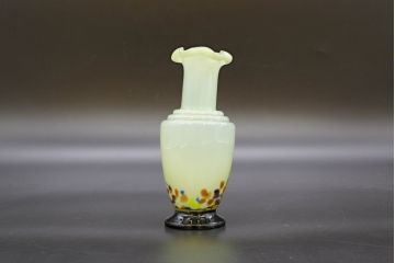 昭和レトロ　戦前　大正　可愛らしいデザインの古いマーブルガラス花瓶2個セット(フリル、色被せ、一輪挿し、花入、花器、硝子、吹きガラス)(R-076460)