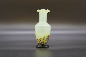 昭和レトロ　戦前　大正　可愛らしいデザインの古いマーブルガラス花瓶2個セット(フリル、色被せ、一輪挿し、花入、花器、硝子、吹きガラス)(R-076460)