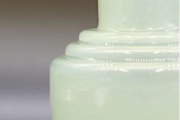 昭和レトロ　戦前　大正　可愛らしいデザインの古いマーブルガラス花瓶2個セット(フリル、色被せ、一輪挿し、花入、花器、硝子、吹きガラス)(R-076460)