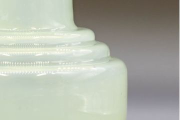昭和レトロ　戦前　大正　可愛らしいデザインの古いマーブルガラス花瓶2個セット(フリル、色被せ、一輪挿し、花入、花器、硝子、吹きガラス)(R-076460)