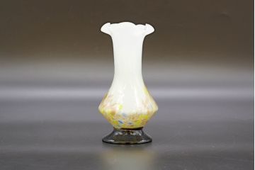 昭和レトロ　戦前　大正　可愛らしいデザインの古いマーブルガラス花瓶2個セット(フリル、色被せ、一輪挿し、花入、花器、硝子、吹きガラス)(R-076461)