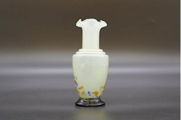 昭和レトロ　戦前　大正　可愛らしいデザインの古いマーブルガラス花瓶2個セット(フリル、色被せ、一輪挿し、花入、花器、硝子、吹きガラス)(R-076462)