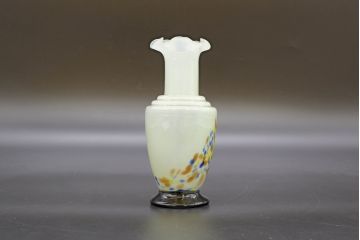 昭和レトロ　戦前　大正　可愛らしいデザインの古いマーブルガラス花瓶2個セット(フリル、色被せ、一輪挿し、花入、花器、硝子、吹きガラス)(R-076462)