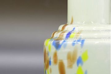 昭和レトロ　戦前　大正　可愛らしいデザインの古いマーブルガラス花瓶2個セット(フリル、色被せ、一輪挿し、花入、花器、硝子、吹きガラス)(R-076462)
