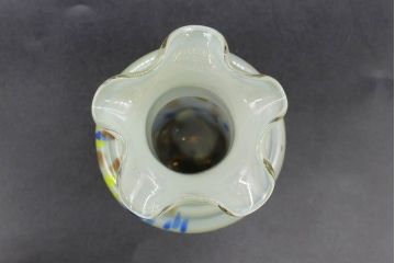 昭和レトロ　戦前　大正　可愛らしいデザインの古いマーブルガラス花瓶2個セット(フリル、色被せ、一輪挿し、花入、花器、硝子、吹きガラス)(R-076462)