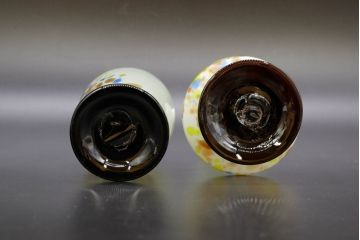 昭和レトロ　戦前　大正　可愛らしいデザインの古いマーブルガラス花瓶2個セット(フリル、色被せ、一輪挿し、花入、花器、硝子、吹きガラス)(R-076462)