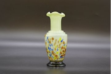 昭和レトロ　戦前　大正　可愛らしいデザインの古いマーブルガラス花瓶2個セット(フリル、色被せ、一輪挿し、花入、花器、硝子、吹きガラス)(R-076463)