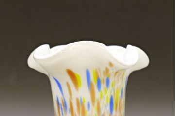 昭和レトロ　戦前　大正　可愛らしいデザインの古いマーブルガラス花瓶2個セット(フリル、色被せ、一輪挿し、花入、花器、硝子、吹きガラス)(R-076463)