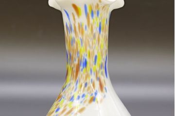昭和レトロ　戦前　大正　可愛らしいデザインの古いマーブルガラス花瓶2個セット(フリル、色被せ、一輪挿し、花入、花器、硝子、吹きガラス)(R-076463)