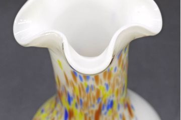 昭和レトロ　戦前　大正　可愛らしいデザインの古いマーブルガラス花瓶2個セット(フリル、色被せ、一輪挿し、花入、花器、硝子、吹きガラス)(R-076463)