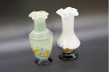 昭和レトロ　戦前　大正　可愛らしいデザインの古いマーブルガラス花瓶2個セット(フリル、色被せ、一輪挿し、花入、花器、硝子、吹きガラス)(R-076464)