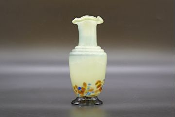 昭和レトロ　戦前　大正　可愛らしいデザインの古いマーブルガラス花瓶2個セット(フリル、色被せ、一輪挿し、花入、花器、硝子、吹きガラス)(R-076464)