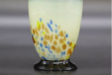 昭和レトロ　戦前　大正　可愛らしいデザインの古いマーブルガラス花瓶2個セット(フリル、色被せ、一輪挿し、花入、花器、硝子、吹きガラス)(R-076464)