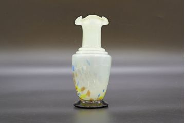 昭和レトロ　戦前　大正　可愛らしいデザインの古いマーブルガラス花瓶2個セット(フリル、色被せ、一輪挿し、花入、花器、硝子、吹きガラス)(R-076466)