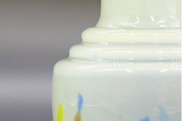 昭和レトロ　戦前　大正　可愛らしいデザインの古いマーブルガラス花瓶2個セット(フリル、色被せ、一輪挿し、花入、花器、硝子、吹きガラス)(R-076466)