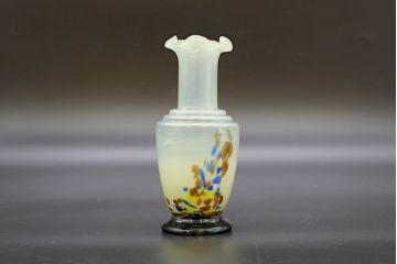 昭和レトロ　戦前　大正　可愛らしいデザインの古いマーブルガラス花瓶2個セット(フリル、色被せ、一輪挿し、花入、花器、硝子、吹きガラス)(R-076467)