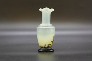 昭和レトロ　戦前　大正　可愛らしいデザインの古いマーブルガラス花瓶2個セット(フリル、色被せ、一輪挿し、花入、花器、硝子、吹きガラス)(R-076467)