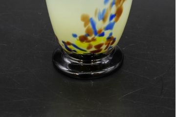 昭和レトロ　戦前　大正　可愛らしいデザインの古いマーブルガラス花瓶2個セット(フリル、色被せ、一輪挿し、花入、花器、硝子、吹きガラス)(R-076467)