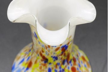 昭和レトロ　戦前　大正　可愛らしいデザインの古いマーブルガラス花瓶2個セット(フリル、色被せ、一輪挿し、花入、花器、硝子、吹きガラス)(R-076467)