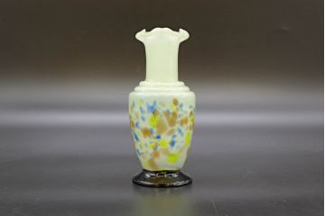 昭和レトロ　戦前　大正　可愛らしいデザインの古いマーブルガラス花瓶2個セット(フリル、色被せ、一輪挿し、花入、花器、硝子、吹きガラス)(R-076468)