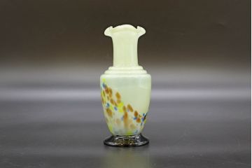 昭和レトロ　戦前　大正　可愛らしいデザインの古いマーブルガラス花瓶2個セット(フリル、色被せ、一輪挿し、花入、花器、硝子、吹きガラス)(R-076468)
