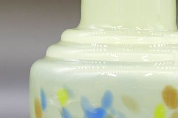昭和レトロ　戦前　大正　可愛らしいデザインの古いマーブルガラス花瓶2個セット(フリル、色被せ、一輪挿し、花入、花器、硝子、吹きガラス)(R-076468)