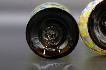 昭和レトロ　戦前　大正　可愛らしいデザインの古いマーブルガラス花瓶2個セット(フリル、色被せ、一輪挿し、花入、花器、硝子、吹きガラス)(R-076468)