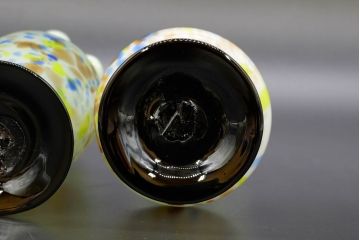 昭和レトロ　戦前　大正　可愛らしいデザインの古いマーブルガラス花瓶2個セット(フリル、色被せ、一輪挿し、花入、花器、硝子、吹きガラス)(R-076468)