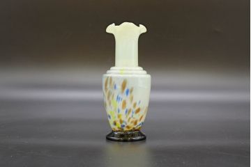 昭和レトロ　戦前　大正　可愛らしいデザインの古いマーブルガラス花瓶2個セット(フリル、色被せ、一輪挿し、花入、花器、硝子、吹きガラス)(R-076469)