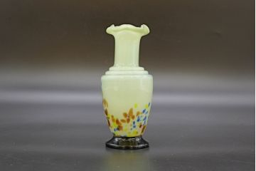 昭和レトロ　戦前　大正　可愛らしいデザインの古いマーブルガラス花瓶2個セット(フリル、色被せ、一輪挿し、花入、花器、硝子、吹きガラス)(R-076470)