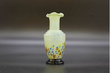 昭和レトロ　戦前　大正　可愛らしいデザインの古いマーブルガラス花瓶2個セット(フリル、色被せ、一輪挿し、花入、花器、硝子、吹きガラス)(R-076470)