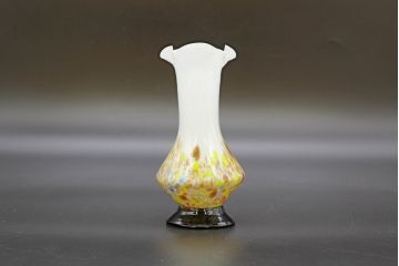昭和レトロ　戦前　大正　可愛らしいデザインの古いマーブルガラス花瓶2個セット(フリル、色被せ、一輪挿し、花入、花器、硝子、吹きガラス)(R-076470)