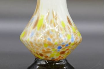 昭和レトロ　戦前　大正　可愛らしいデザインの古いマーブルガラス花瓶2個セット(フリル、色被せ、一輪挿し、花入、花器、硝子、吹きガラス)(R-076470)