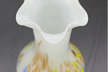 昭和レトロ　戦前　大正　可愛らしいデザインの古いマーブルガラス花瓶2個セット(フリル、色被せ、一輪挿し、花入、花器、硝子、吹きガラス)(R-076470)