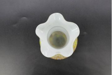 昭和レトロ　戦前　大正　可愛らしいデザインの古いマーブルガラス花瓶2個セット(フリル、色被せ、一輪挿し、花入、花器、硝子、吹きガラス)(R-076470)