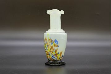 昭和レトロ　戦前　大正　可愛らしいデザインの古いマーブルガラス花瓶2個セット(フリル、色被せ、一輪挿し、花入、花器、硝子、吹きガラス)(R-076471)