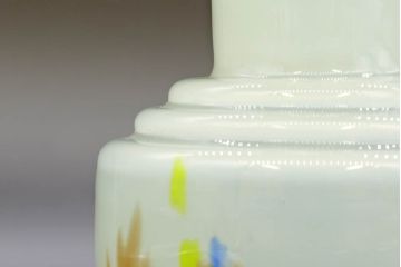 昭和レトロ　戦前　大正　可愛らしいデザインの古いマーブルガラス花瓶2個セット(フリル、色被せ、一輪挿し、花入、花器、硝子、吹きガラス)(R-076471)