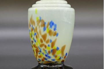 昭和レトロ　戦前　大正　可愛らしいデザインの古いマーブルガラス花瓶2個セット(フリル、色被せ、一輪挿し、花入、花器、硝子、吹きガラス)(R-076471)