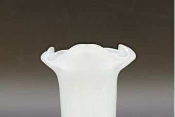 昭和レトロ　戦前　大正　可愛らしいデザインの古いマーブルガラス花瓶2個セット(フリル、色被せ、一輪挿し、花入、花器、硝子、吹きガラス)(R-076471)